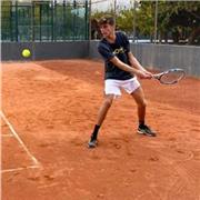 Entrenador de tenis titulado. Con experiencia de más de 2 años en escuela de tenis de alta competición, El Hangar (Alcobendas)